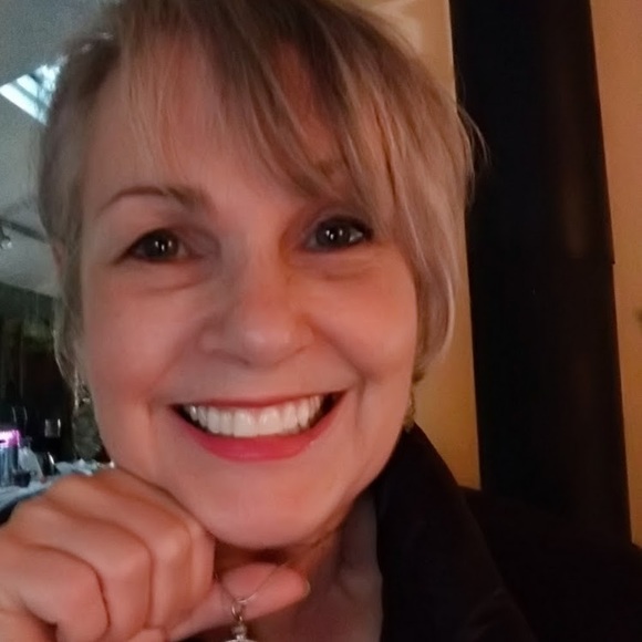 Meet your Posher, Sue - Picture 1 of 1